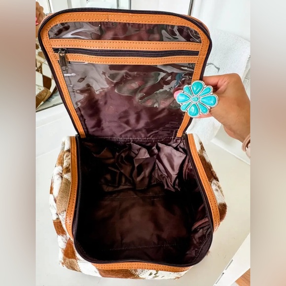 SOLD โ Genuine Hair On Hide Toiletry Bag - Picture 4 of 6